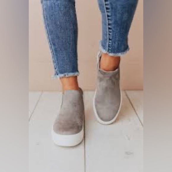 Crown Vintage Shoes - Women’s Crown Vintage Zia Tan Suede Leather Mid Top Shoes 8 US!